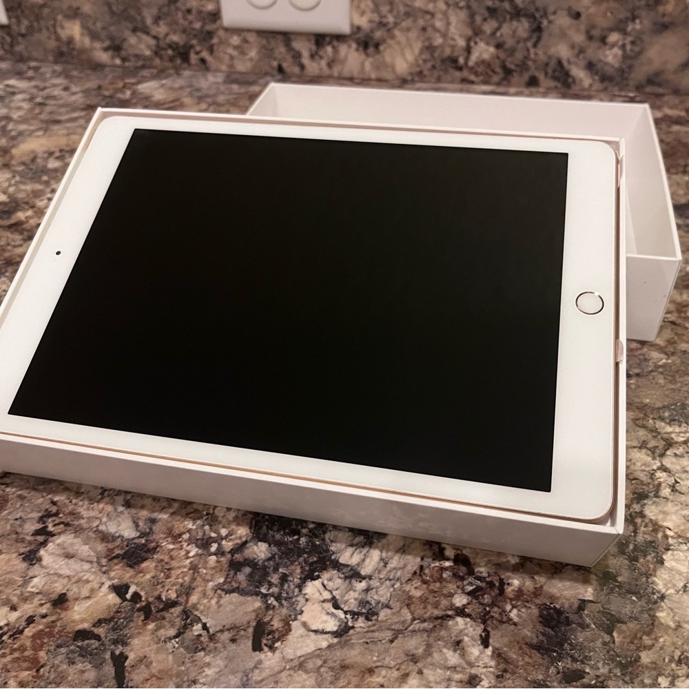 iPad 7th Gen 32GB Rose Gold